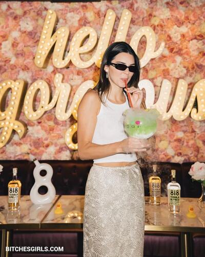 225285867719687871607670538254412513208 thumbnail