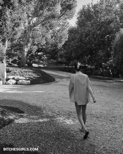 255418888665514145547249007333689583024 thumbnail