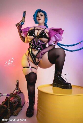 22477853348612765533281654846205796425 thumbnail