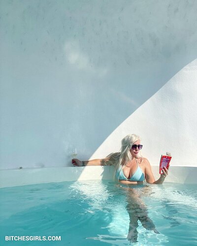 296988055658398600848214656999774358212 thumbnail