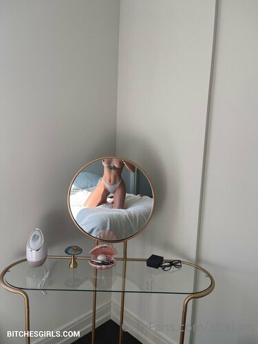 212968792859529937575330425843060348915 thumbnail