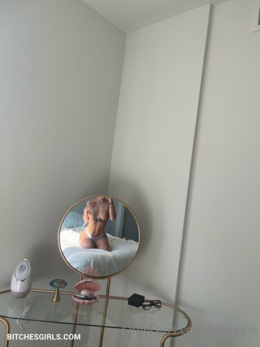 260953712898160937623401320501833804322 thumbnail