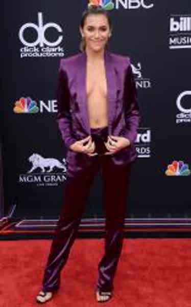 277424f3985241befc1040c2215d2d56fe9ba52fac31cbcaa132d8504800886d thumbnail