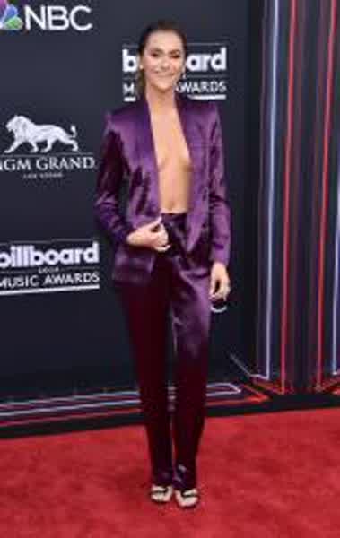 60717fccace11a9da2712bbfc5f87eab67b3620abb4d49207b432468b9517a22 thumbnail