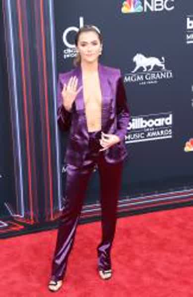 63e55f61025a0dc5b8e3f63815f7b03f2d6fe1c30b8e5d4c58ec156afd025c5e thumbnail