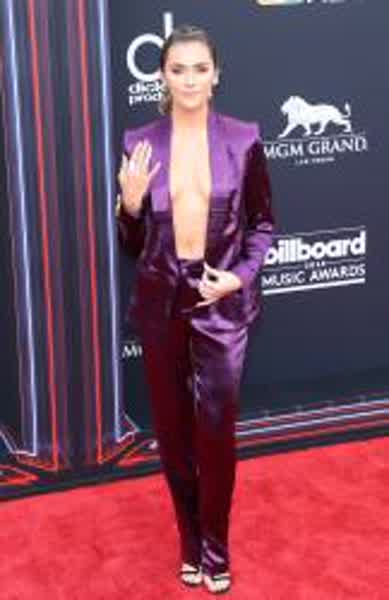 892b28af7ad1986423bbd4cd6349196d1200e5cfd740829c9e0f631de3c9146a thumbnail