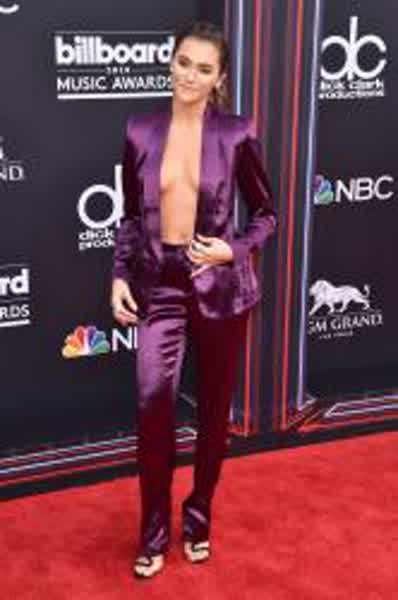 8d32ee8e3b00d9f6c82a0ff8646a7517bfff0bb7ee0042341a70df2440e68f03 thumbnail