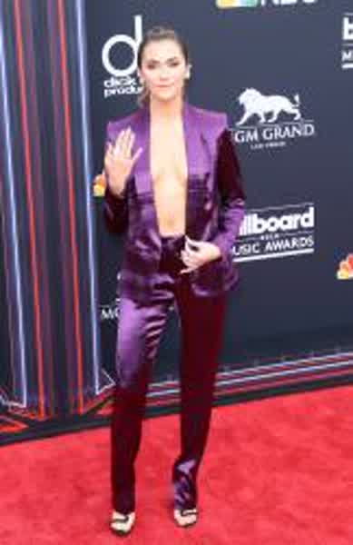 8f3b73f40e5d9766ffa01f4e177ac3ef0a2db201a364a718a12a691afbbe6b5b thumbnail