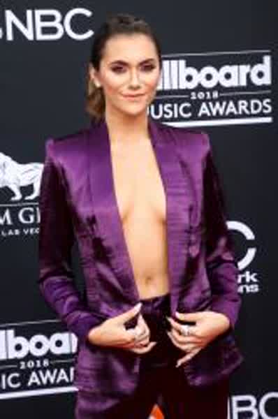 9d6afbc5d7137bbb09b7855b4f1f10562ca70fad5b488e52badf1cb5d4fe87f8 thumbnail