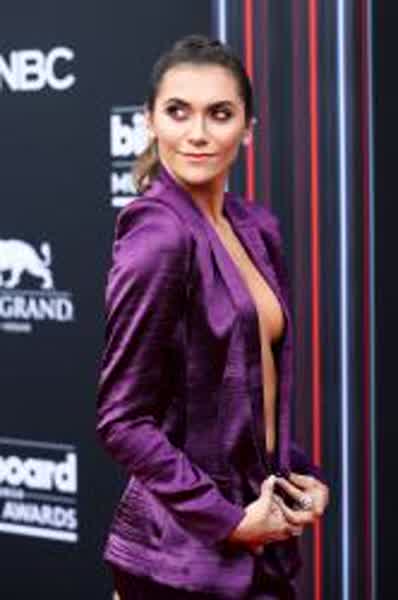 9fc36772e31ec922e6646635a2e29814fb17b897eec5717fe14ac4e841ef001b thumbnail