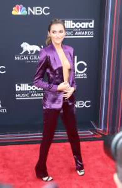 cb97e1c5350cb8e8315ce61a193af2f46a56bdeeb9a592b692d47e32e2fa6710 thumbnail