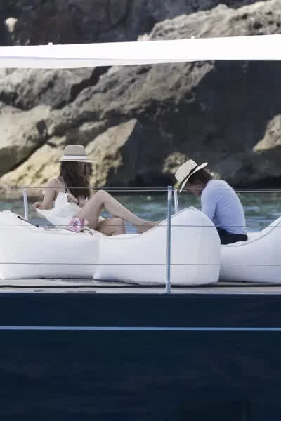 b52afe23093586543bd131d2fe86d3df252d93cafaea02509b4350548d54aaec thumbnail