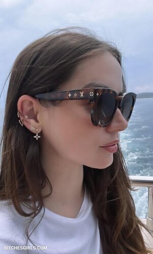 232244428972645181352158959773772517053 thumbnail