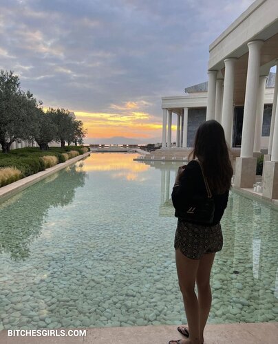 325305187120330982185944631159401378900 thumbnail