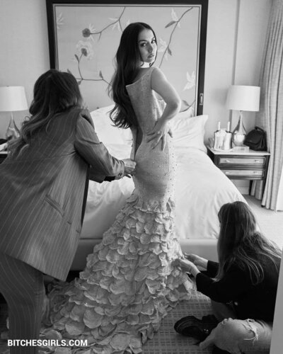 48934216554321729588553589134213744024 thumbnail