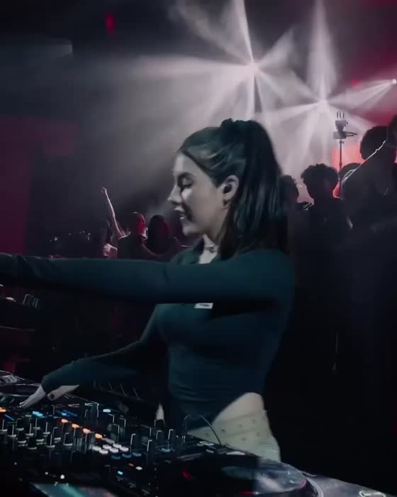 e2c57f94623d1672b1c96f4db3a68dc9d131883fdc9bf722fa8231ce2988d6e1 thumbnail