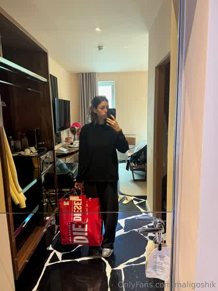 e9d19473d4c6747a166c6f20b4c32b869ba6446e5f6e38f44134f0b458e3c8c8 thumbnail