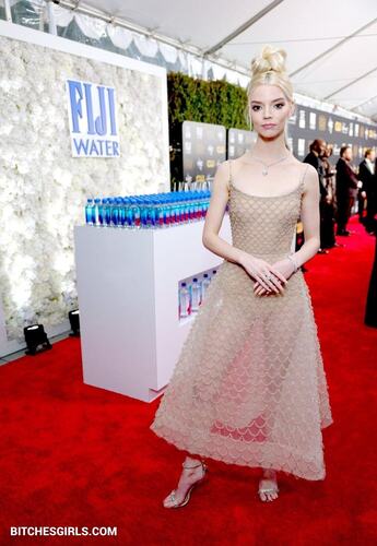 16332056945581594040534542024063206880 thumbnail