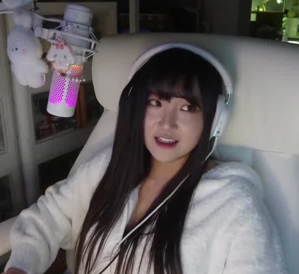 b3946767c7daea65a6ef0ab3608d3d88bb7f4aa2487ddcb5efd62545c32d42ae thumbnail