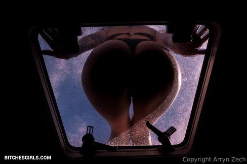 164255328032333025651467222993540160677 thumbnail