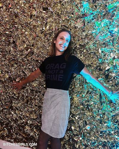 251280314218715552733379590591715498953 thumbnail