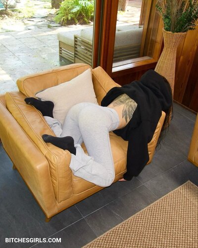 49738354876044943240345623453678760409 thumbnail