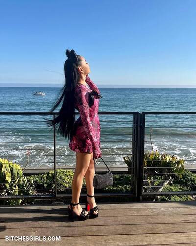 152028652658714564091073228586925254701 thumbnail