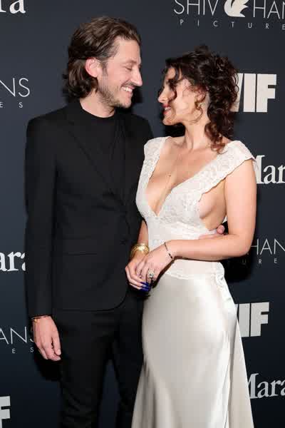 3b18e2cb4a95dbd560fb5f545b6e2d97595d9f33961877f0ea5d5018612c49ef thumbnail