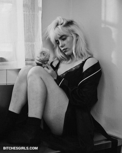 122765811686418403866481681209141340688 thumbnail