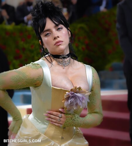 295265666330936353888385813878737913820 thumbnail