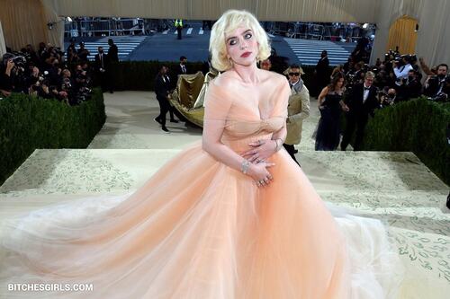 45167632638642993205718029574264583245 thumbnail