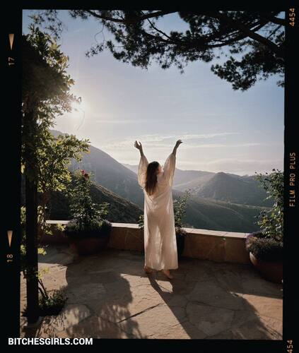 319449628684640247895953081618972339097 thumbnail