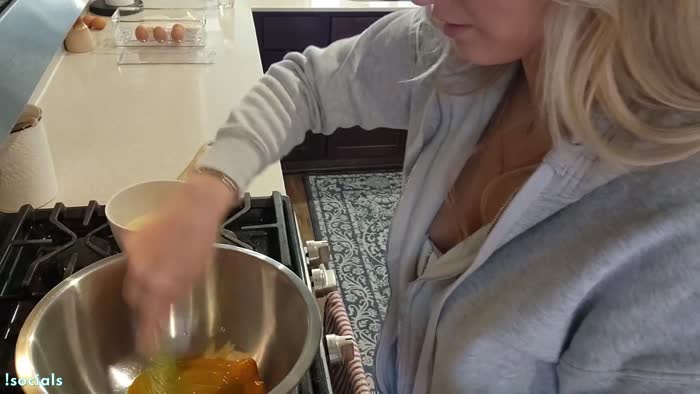 826058556db1325d7badafd76961a6dc80ad3a0f5ce8e7bba81df4be5eae68d8 thumbnail