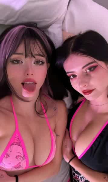 Julia & Lauren Burch Natural Body Nudes - Burchtwins Onlyfans Streamer Videos
