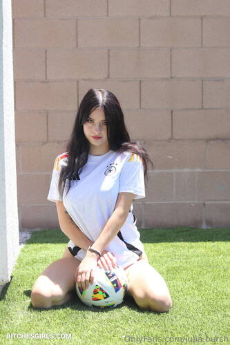 209277438731702359803314852817261156453 thumbnail