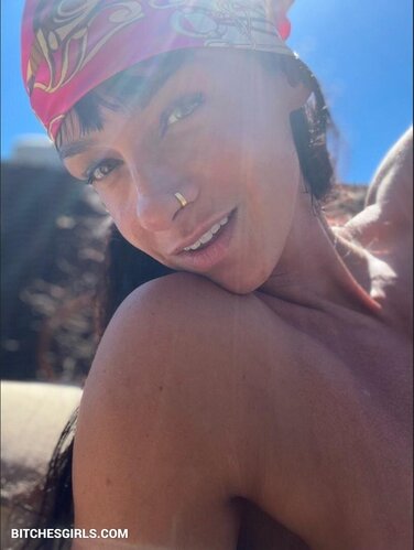 84767346843261667674623494457472839499 thumbnail