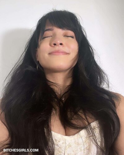 69136063917633522050738728189641552903 thumbnail