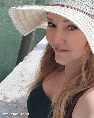 229876375476836676914082080078917860524 thumbnail