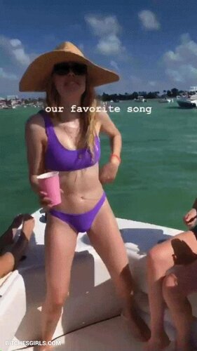 Dakota Fanning Nude Celebrities - Celebrities Leaked Naked Pics