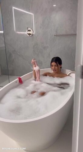 46887137871688619558444729064561644768 thumbnail