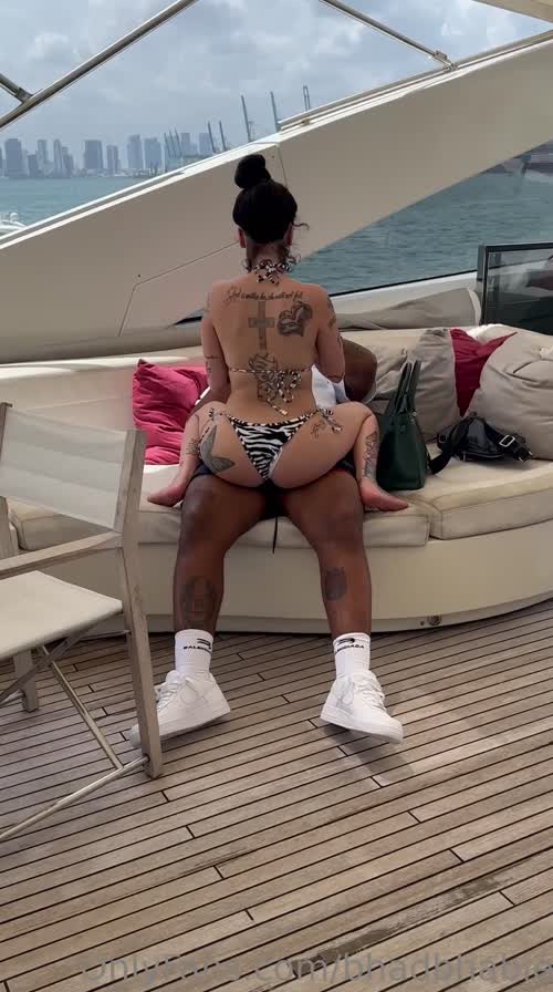 251588593566189373881766169213658794830 thumbnail