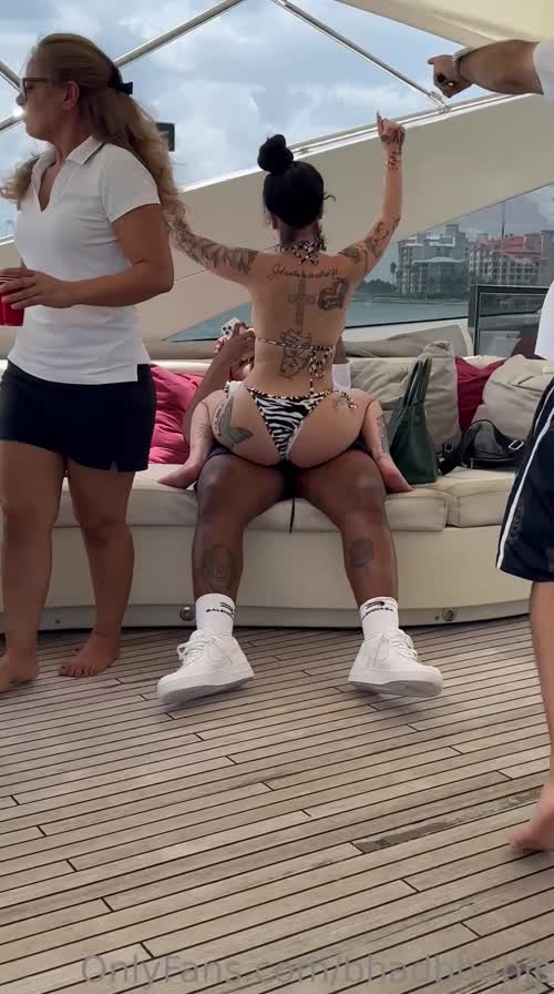 281492395888603460982544082023825845826 thumbnail