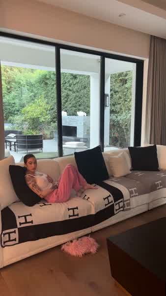 73b4d03bd59543c99aa5593e0e580ee95a1298b7d7d531db4fa323d775fc04f0 thumbnail