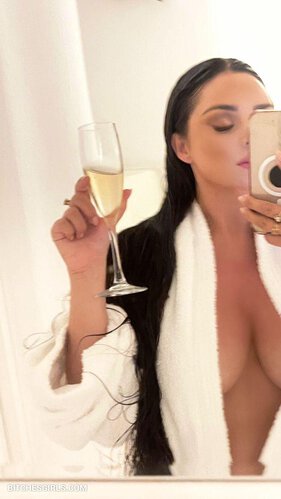 44559432647603840193986654371141396285 thumbnail