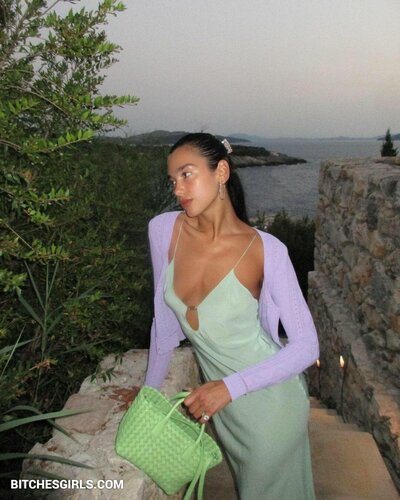 121387014193729957041396355556725541777 thumbnail