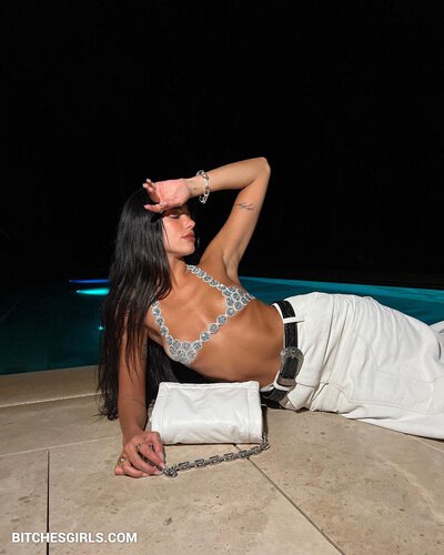 307253348234723545562932298961611743760 thumbnail