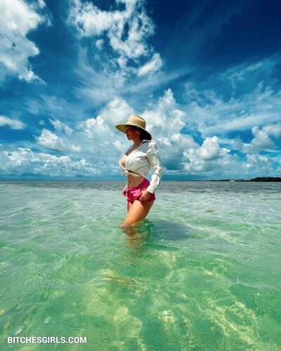 174250003611224482237656727040208821746 thumbnail