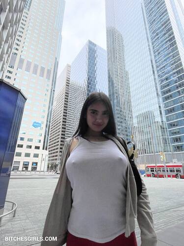 327872367479682902304910917664949969624 thumbnail