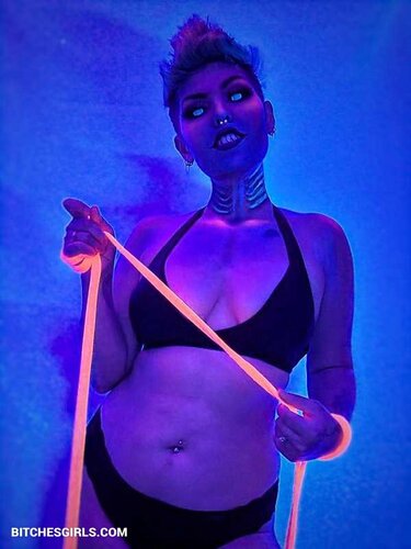 247421647193236630532985991428701244565 thumbnail