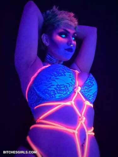 91237195828043294705503592506550765810 thumbnail